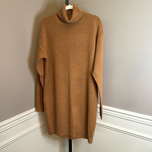 Vici KANNON TURTLENECK SWEATER DRESS - CAMEL size XL - Picture 5 of 10